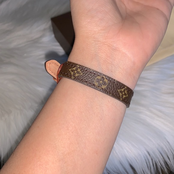 Louis Vuitton Theda Monogram Bracelet - Picture 12 of 17